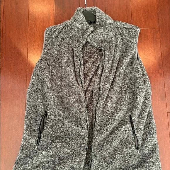 Women's Gray Sherpa Vest - Picture 2 of 5